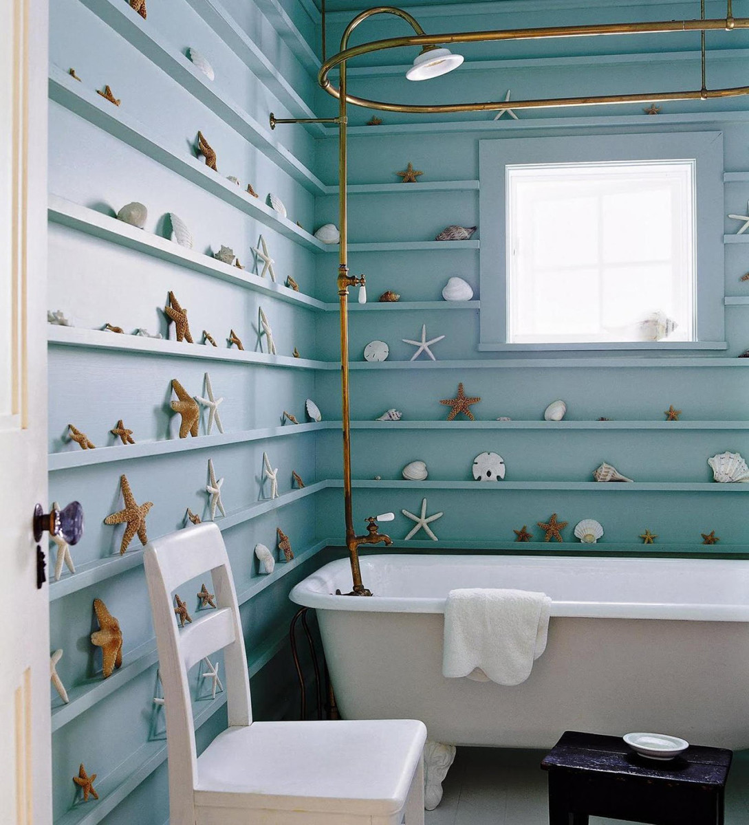 Le cancer a besoin d'étagères pour cacher des trésors. La salle de bain devrait amplifier l'énergie de l'eau et du métal du Feng Shui.