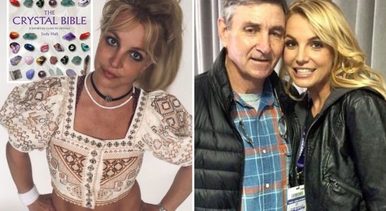 Britney Spears prie pour `` plus de confiance '' en utilisant des cristaux alors qu'elle `` se retrouve '' après avoir perdu la bataille de la tutelle